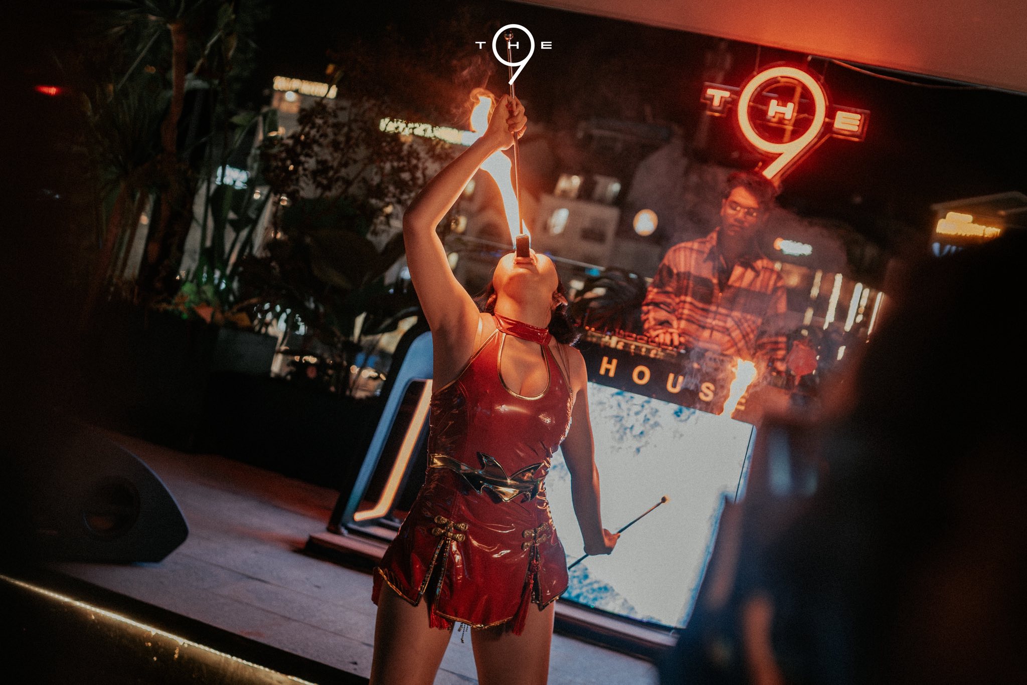 Bạn đang tìm kiếm một tiết mục độc đáo, bùng nổ để làm nổi bật sự kiện? dịch vụ