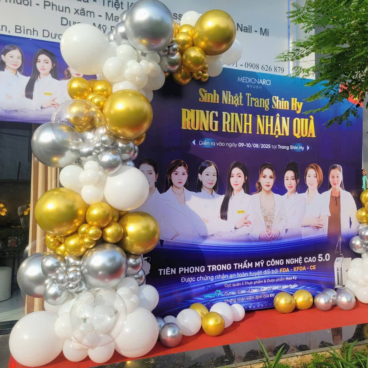 Thuê trang trí sinh nhật màu vàng đẹp – giá rẻ, sang trọng | sinh nhật 5 sao