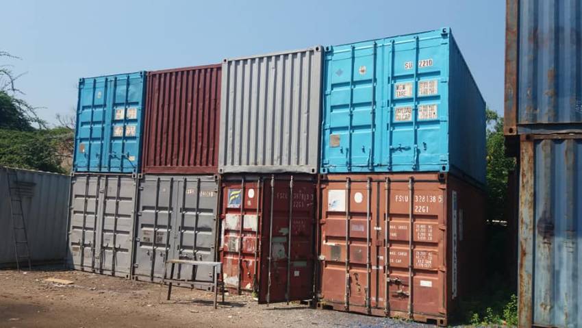 Kiểm tra thùng container cũ trước khi mua