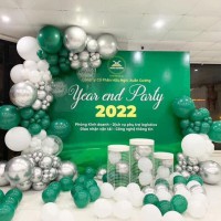 Backdrop tất niên – xu hướng trang trí year end party đẹp, sang trọng & chuẩn se