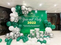 Backdrop tất niên – xu hướng trang trí year end party đẹp,..