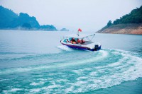 đặt tàu đi lễ đền chúa thác bờ
