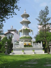Mộ tháp đá - mộ tháp phật giáo đẹp hồ chí minh..
