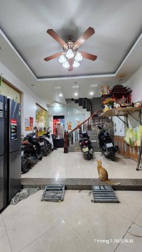 Nhà dân xây ở phố vũ tông phan