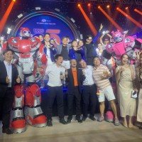 Thuê robot khổng lồ biểu diễn sự kiện – check-in cực chất cho sinh nhật & event